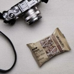 Skratch Labs Crispy Rice Cake Strawberry & Mallow -Snowys Shop 1276007 sport crispy rice cake 45g strawberries mallow